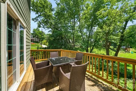 7 Apple Lane Asheville NC 28804