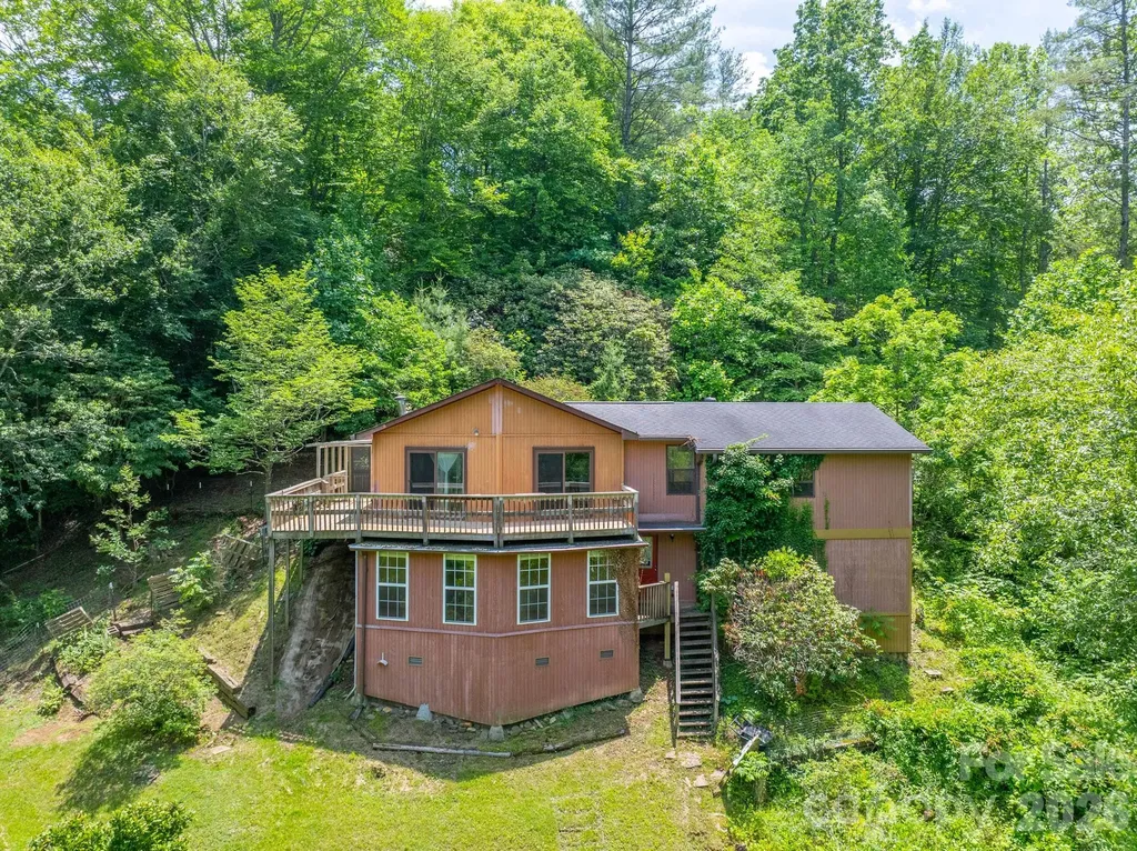 295 Richmond Road Bakersville NC 28705