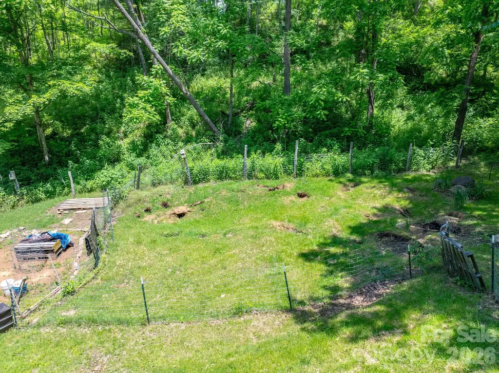 295 Richmond Road Bakersville NC 28705