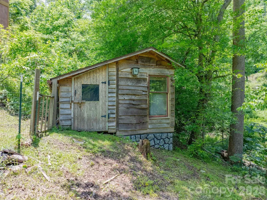 295 Richmond Road Bakersville NC 28705