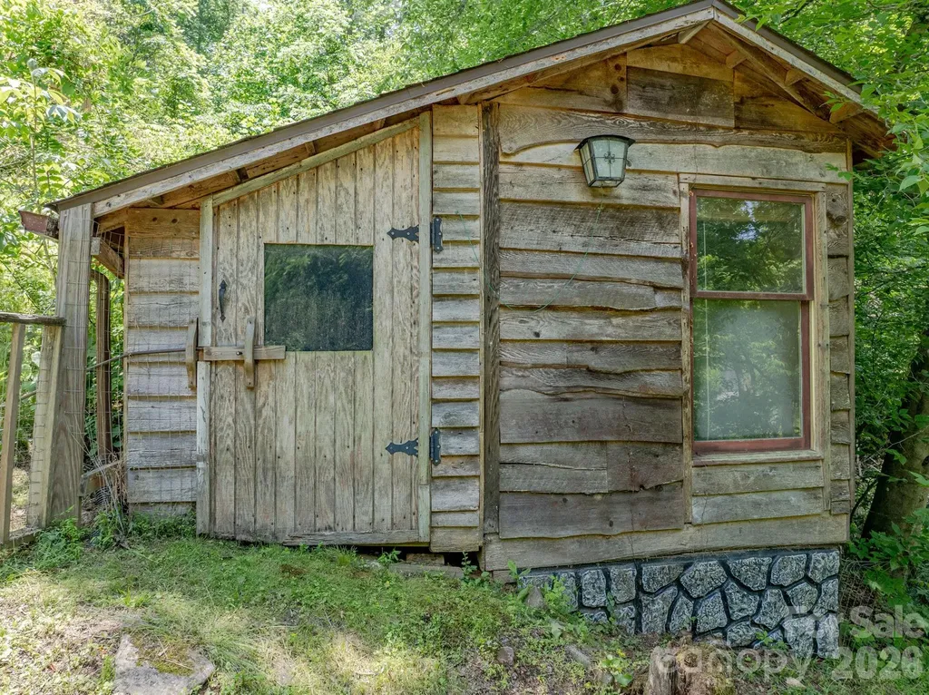 295 Richmond Road Bakersville NC 28705