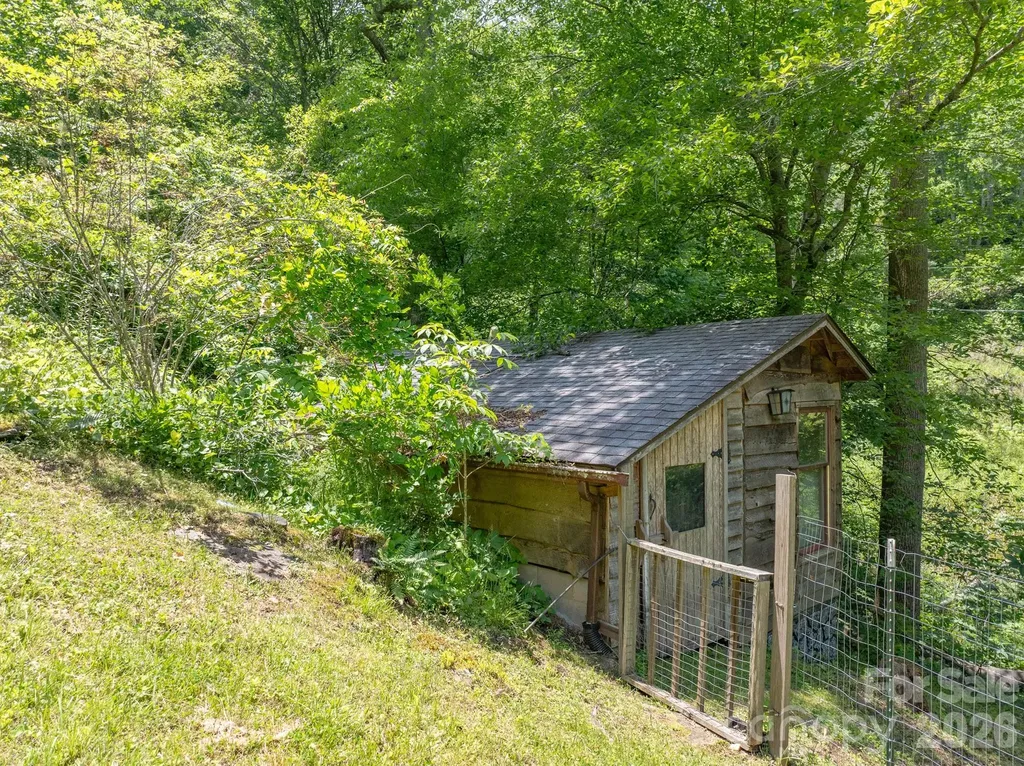 295 Richmond Road Bakersville NC 28705