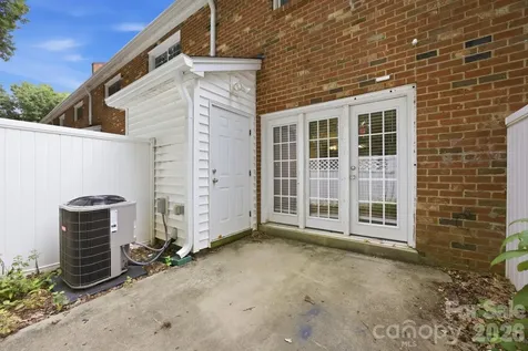 1215 Green Oaks Lane Charlotte NC 28205