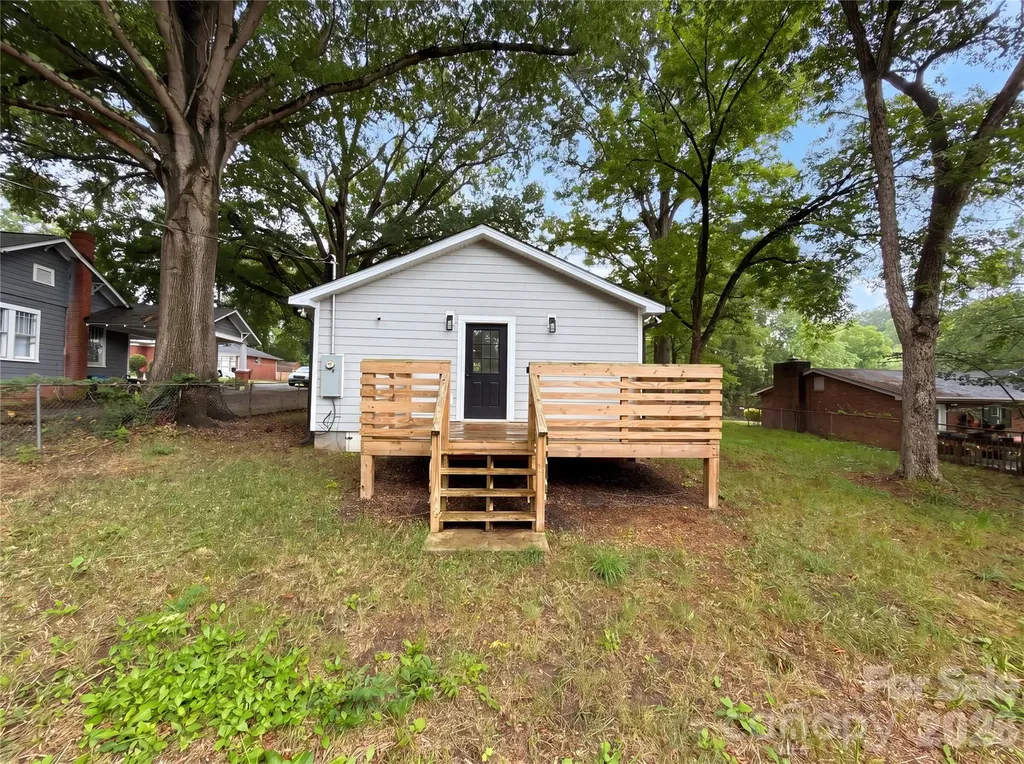 1013 Elm Street Monroe NC 28112