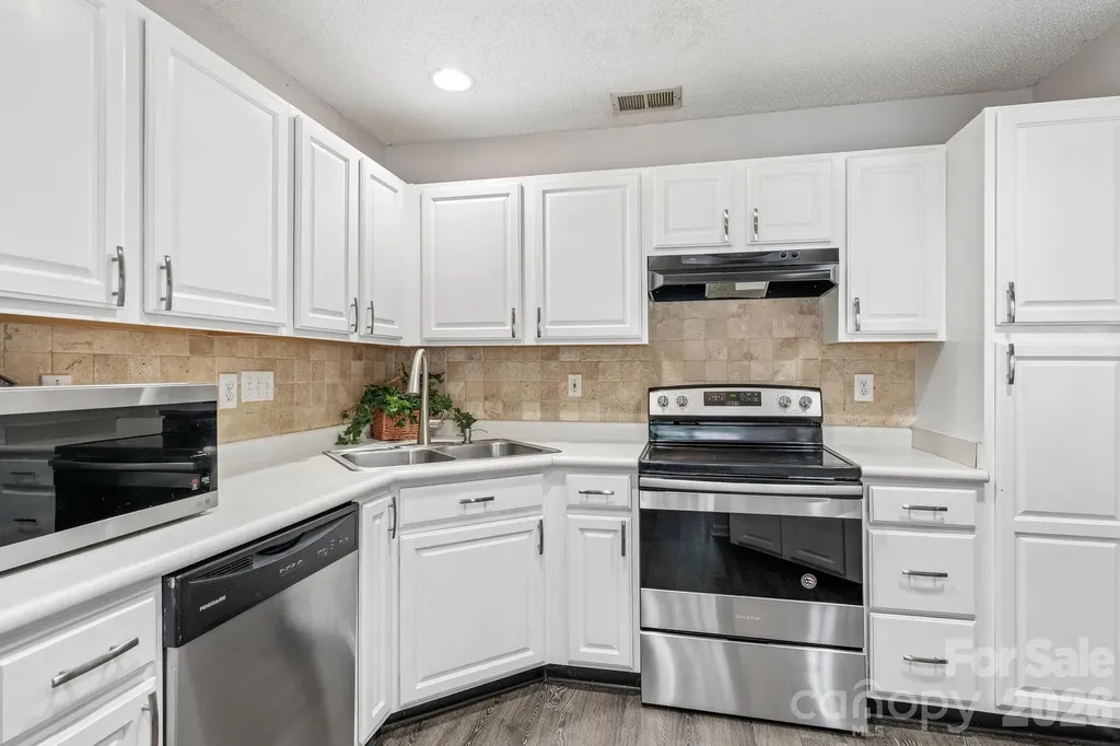 8406 Southgate Commons Drive Charlotte NC 28277