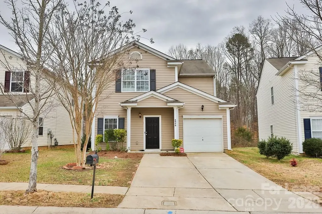 8946 Chalkstone Road Charlotte NC 28216