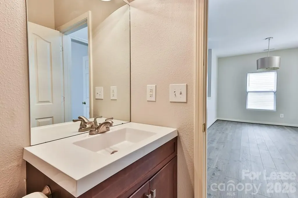 8946 Chalkstone Road Charlotte NC 28216