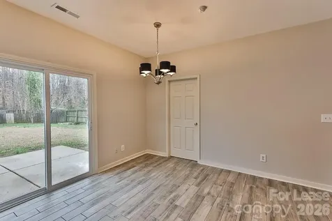 8946 Chalkstone Road Charlotte NC 28216