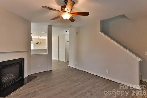 8946 Chalkstone Road Charlotte NC 28216
