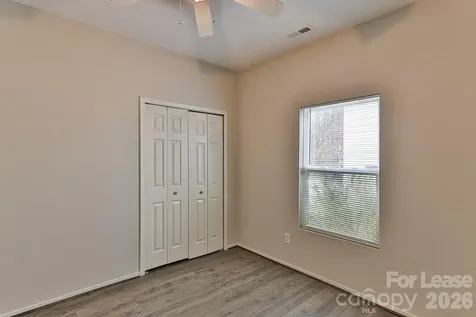 8946 Chalkstone Road Charlotte NC 28216