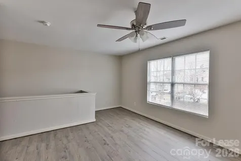 8946 Chalkstone Road Charlotte NC 28216