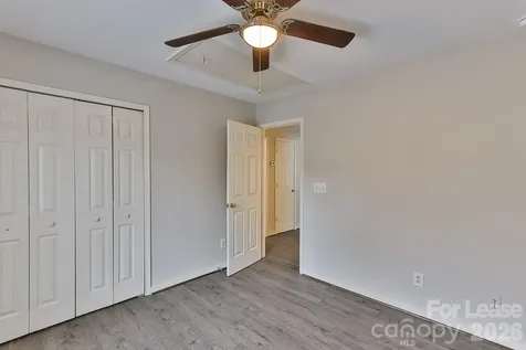 8946 Chalkstone Road Charlotte NC 28216