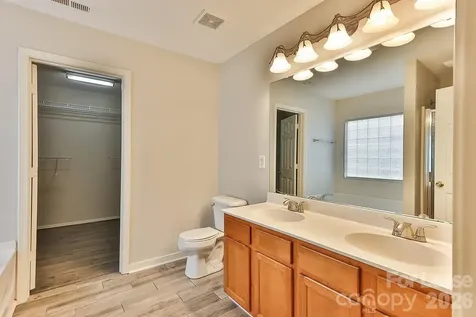8946 Chalkstone Road Charlotte NC 28216