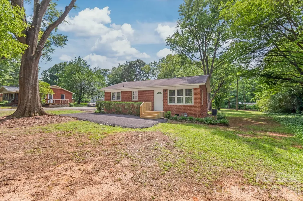 607 N Rocky River Road Monroe NC 28110