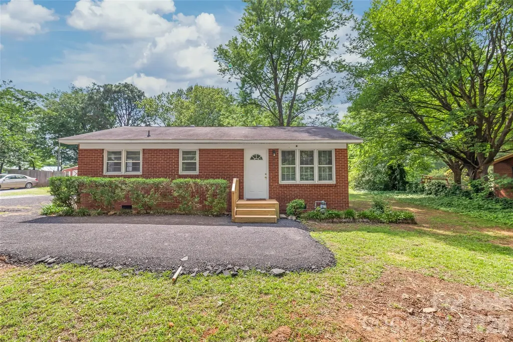 607 N Rocky River Road Monroe NC 28110