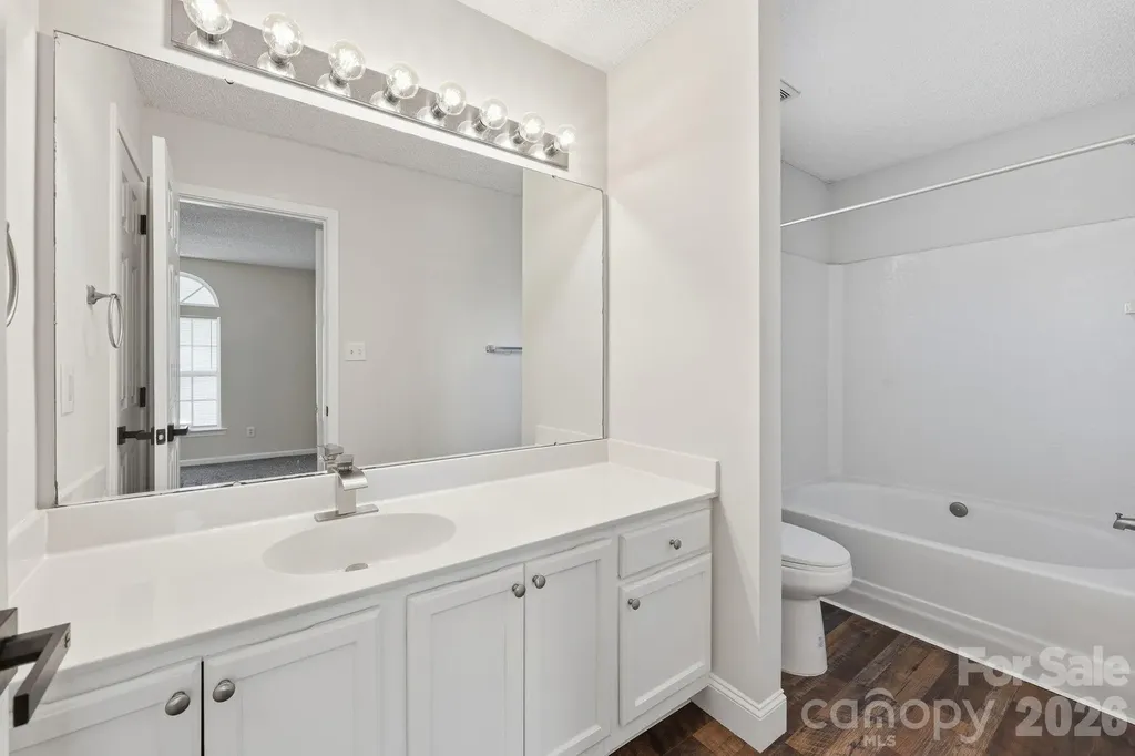 6912 Alanbrook Road Charlotte NC 28215