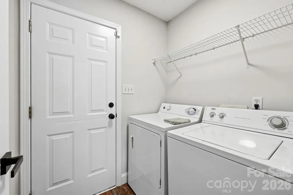 6912 Alanbrook Road Charlotte NC 28215
