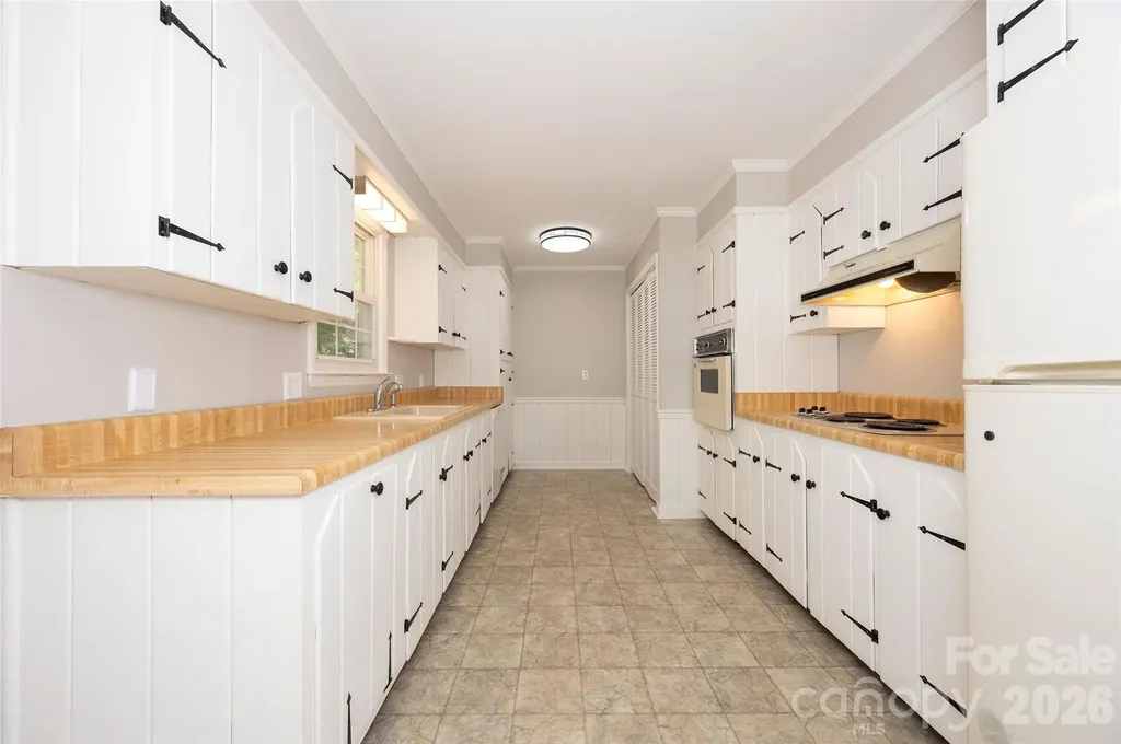 6175 La Crosse Court Clemmons NC 27012