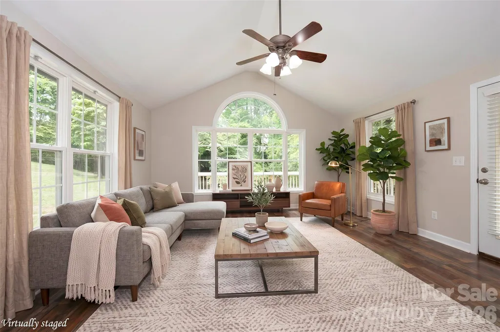 6175 La Crosse Court Clemmons NC 27012