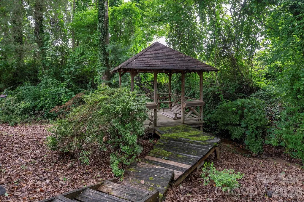 6175 La Crosse Court Clemmons NC 27012