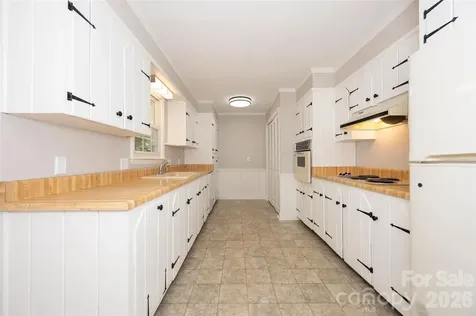 6175 La Crosse Court Clemmons NC 27012