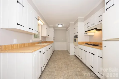 6175 La Crosse Court Clemmons NC 27012