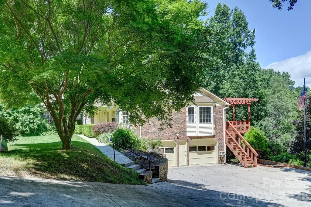 31 Surrey Run Asheville NC 28803