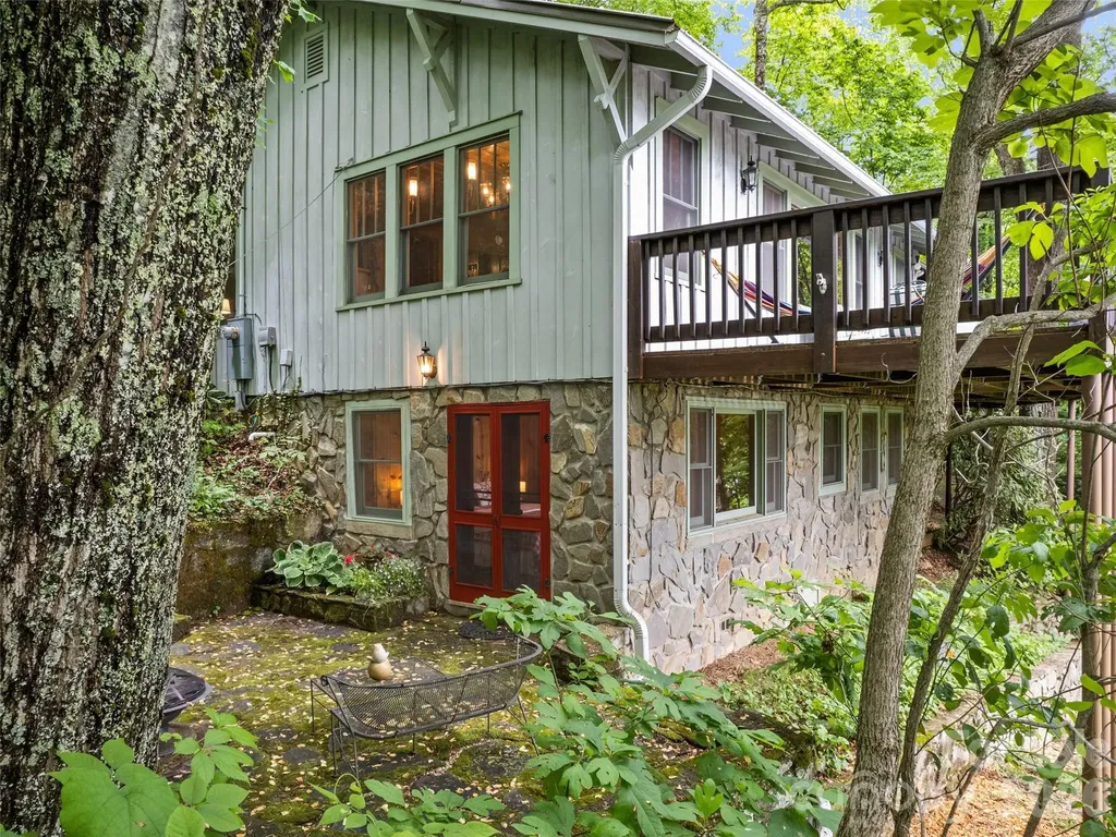 104 The High Road Waynesville NC 28786