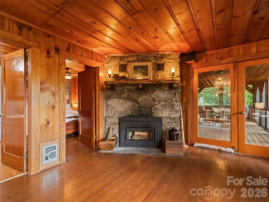 104 The High Road Waynesville NC 28786