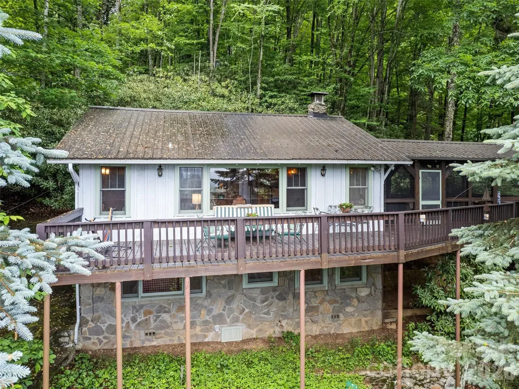 104 The High Road Waynesville NC 28786