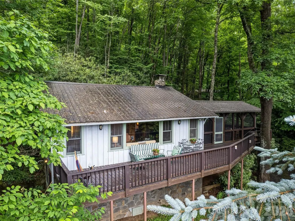 104 The High Road Waynesville NC 28786