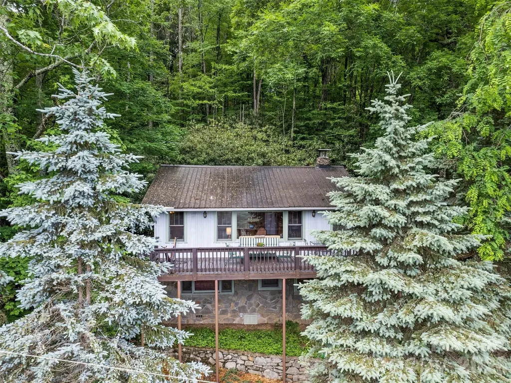 104 The High Road Waynesville NC 28786