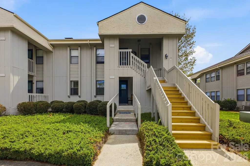 2305 Abbey Circle Asheville NC 28805
