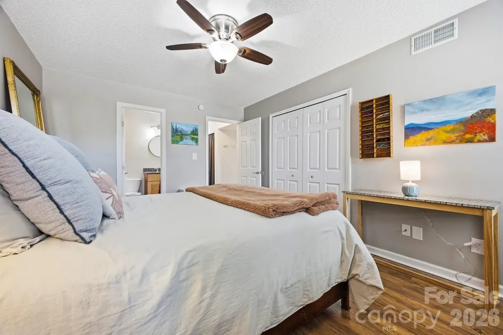 2305 Abbey Circle Asheville NC 28805