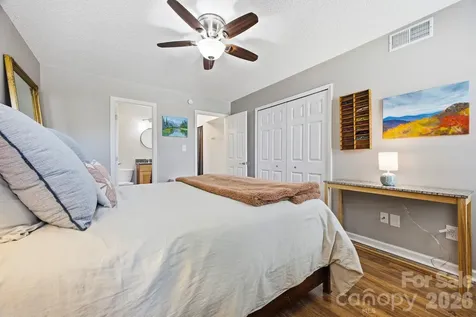 2305 Abbey Circle Asheville NC 28805