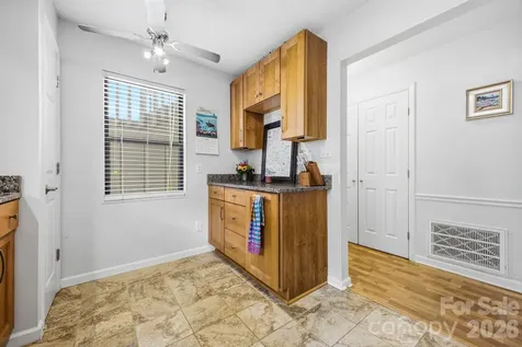 2305 Abbey Circle Asheville NC 28805
