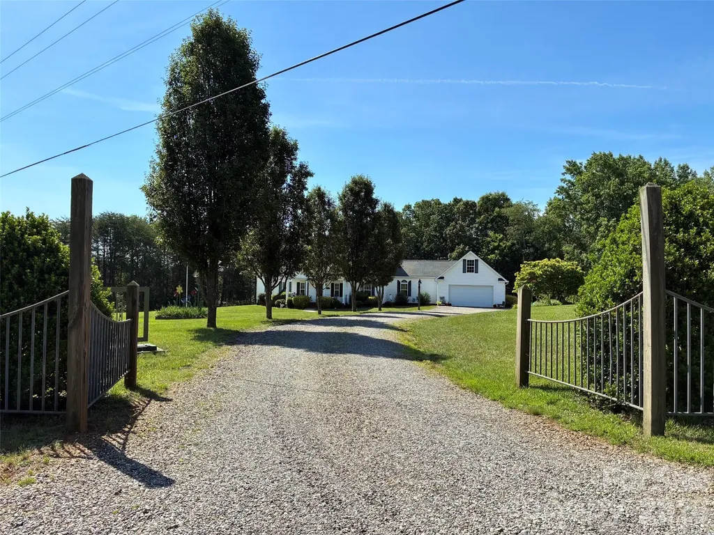 339 Johnson Farm Road Hiddenite NC 28636