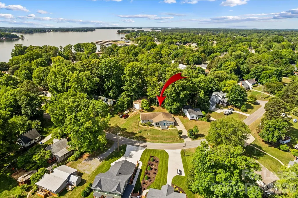 182 Commodore Loop Mooresville NC 28117