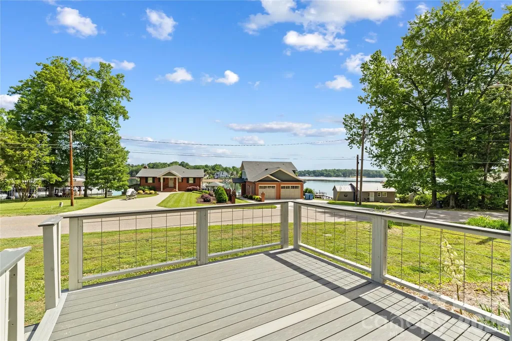 182 Commodore Loop Mooresville NC 28117