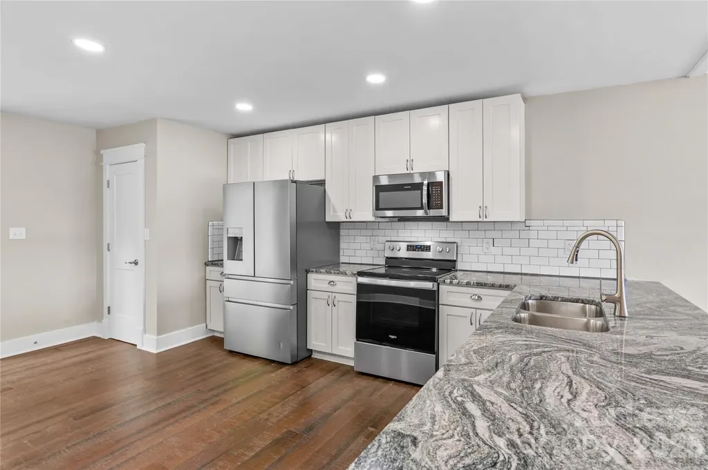 182 Commodore Loop Mooresville NC 28117