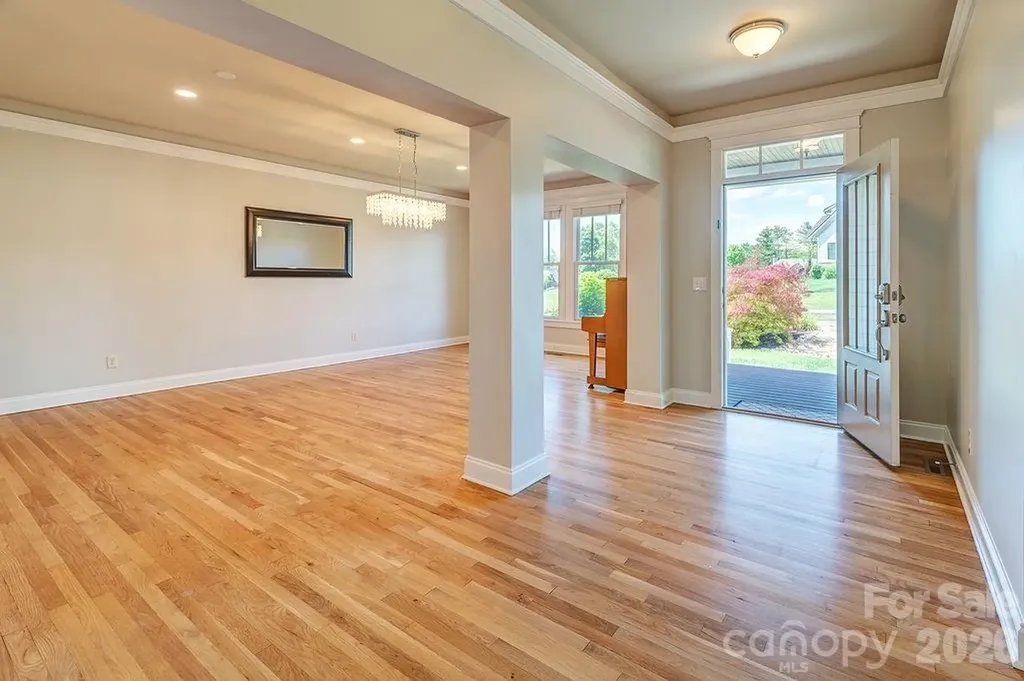 201 Skytop Farm Lane Hendersonville NC 28791