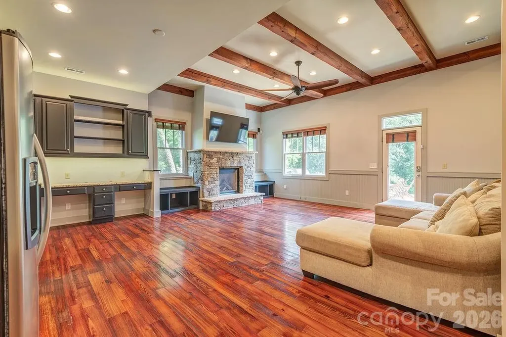 201 Skytop Farm Lane Hendersonville NC 28791