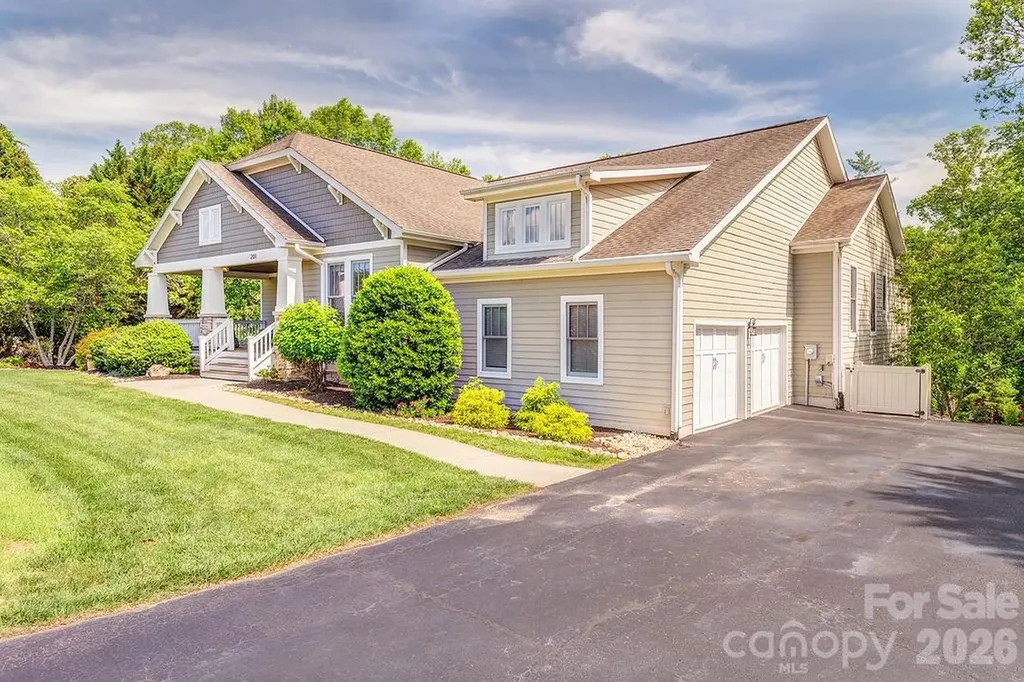 201 Skytop Farm Lane Hendersonville NC 28791