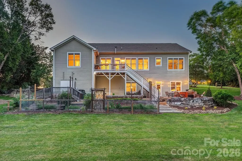 201 Skytop Farm Lane Hendersonville NC 28791