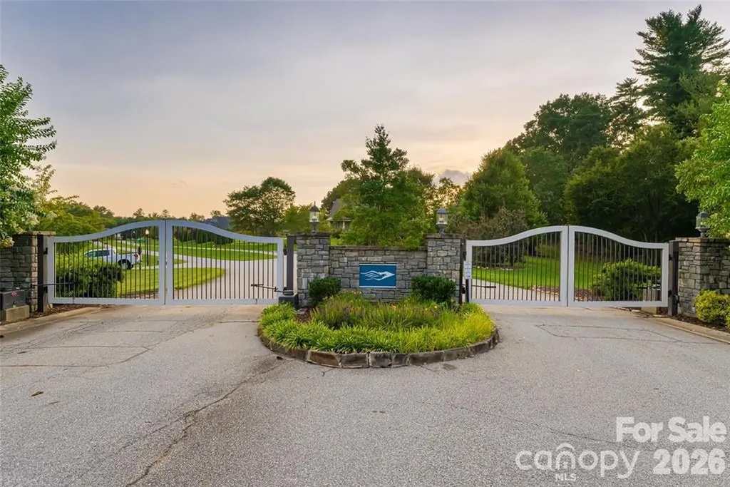 201 Skytop Farm Lane Hendersonville NC 28791