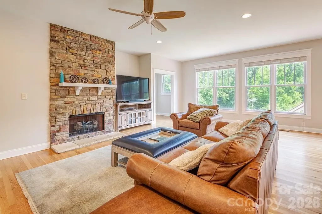 201 Skytop Farm Lane Hendersonville NC 28791