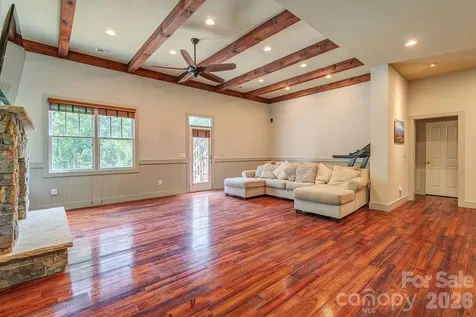 201 Skytop Farm Lane Hendersonville NC 28791