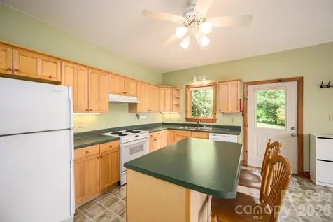1299 Pine Ridge Road Burnsville NC 28714