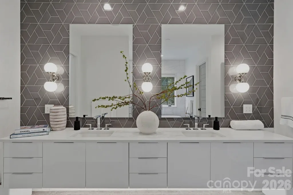 1919 Shoreham Drive Charlotte NC 28211