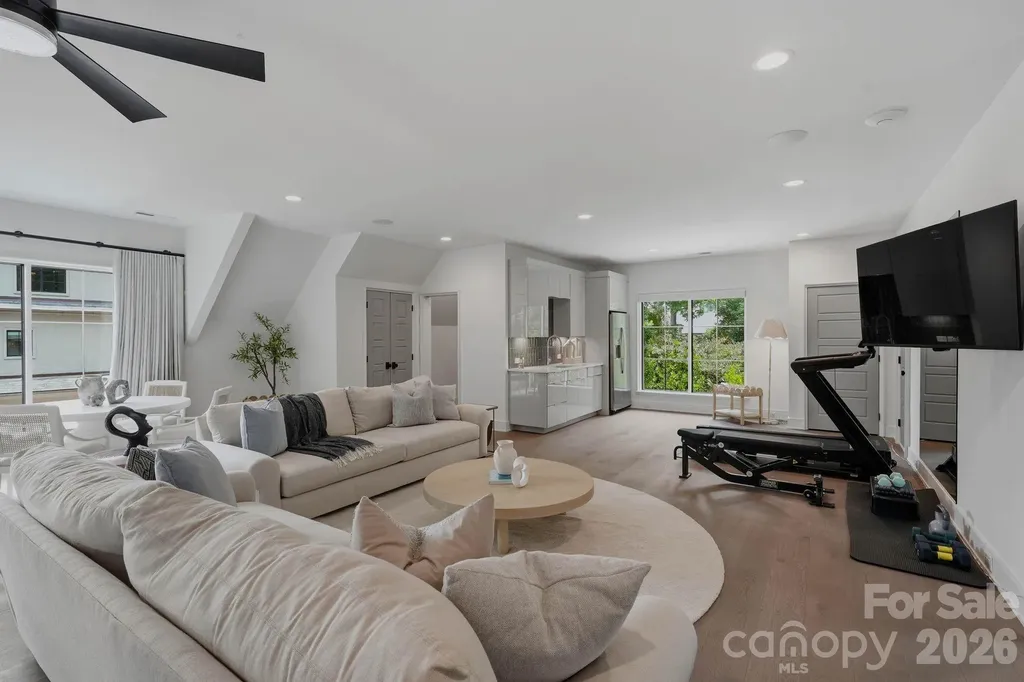 1919 Shoreham Drive Charlotte NC 28211